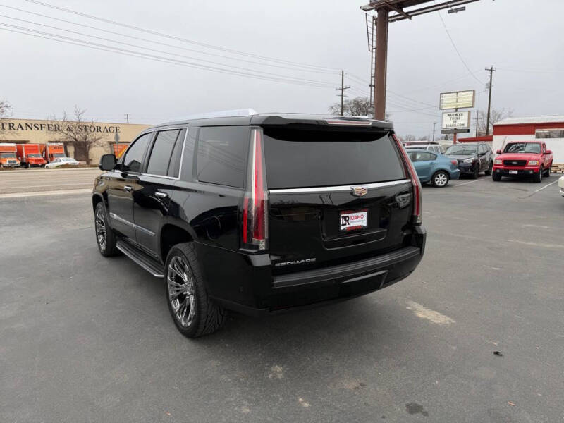 2017 Cadillac Escalade Luxury