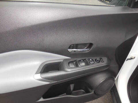 2021 Nissan Kicks SR