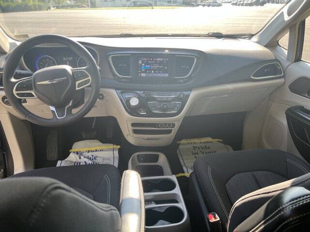 2022 Chrysler Voyager LX