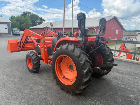 2005 Kubota L5030 Tractor W/ loader