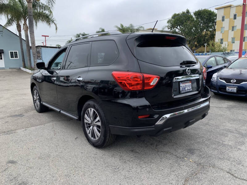 2017 Nissan Pathfinder SV