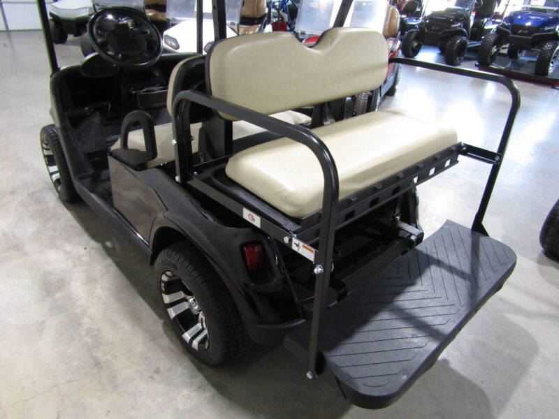 2018 E-Z-GO RXV Gas golf cart
