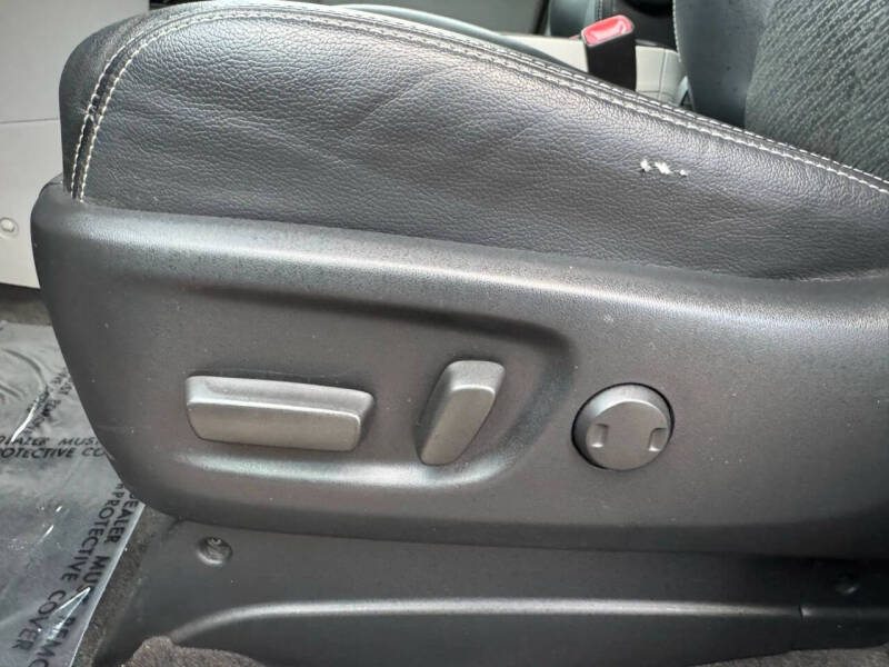 2013 Toyota Sienna SE 8-Passenger