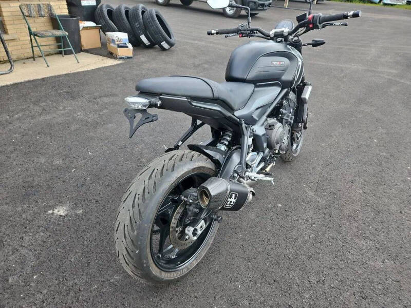 2024 Triumph Trident (Black)