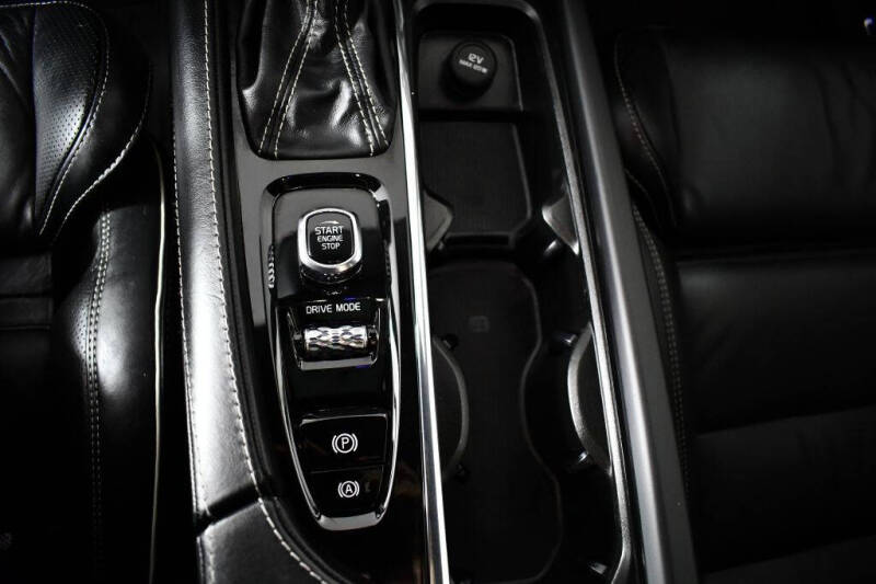 2020 Volvo XC90 T6 R-Design