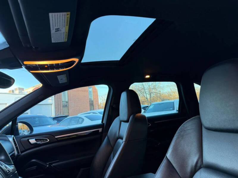 2014 Porsche Cayenne Platinum