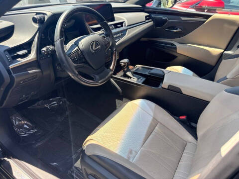2019 Lexus ES 300h