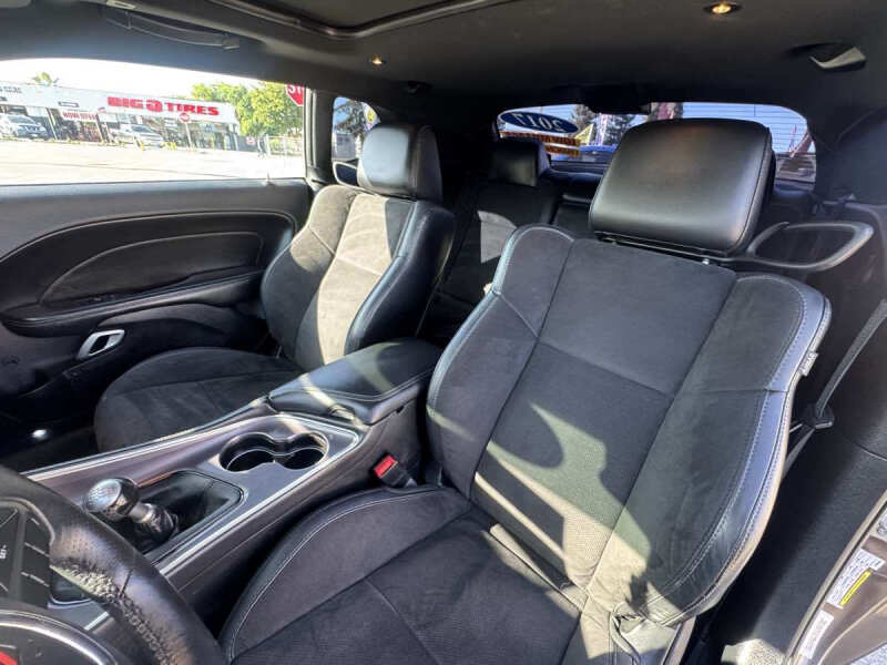 2017 Dodge Challenger R/T Plus Shaker