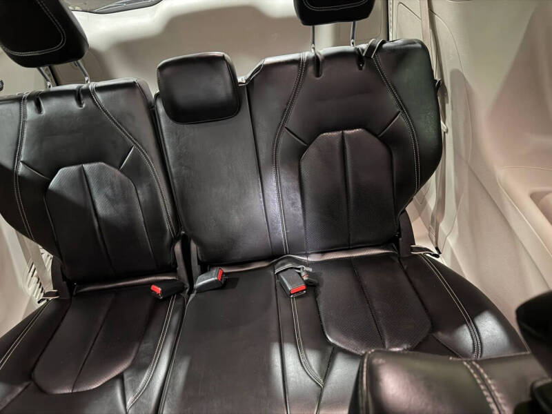 2023 Chrysler Pacifica Plug-In Hybrid Touring L