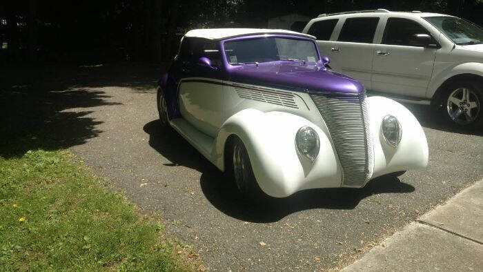 1937 Ford Cabriolet