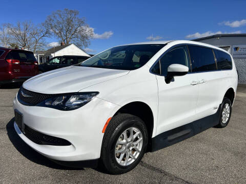 2022 Chrysler Voyager LX