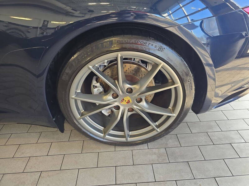 2018 Porsche 911 Carrera