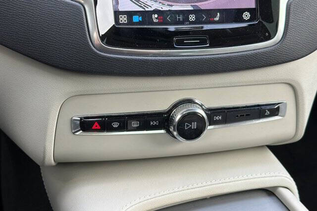 2023 Volvo XC90 B5 Core
