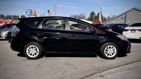2014 Toyota Prius v Five