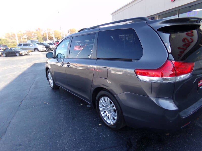 2011 Toyota Sienna XLE 7-Passenger Auto Access Seat