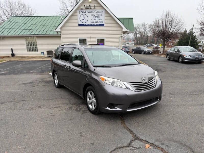 2014 Toyota Sienna LE's photo