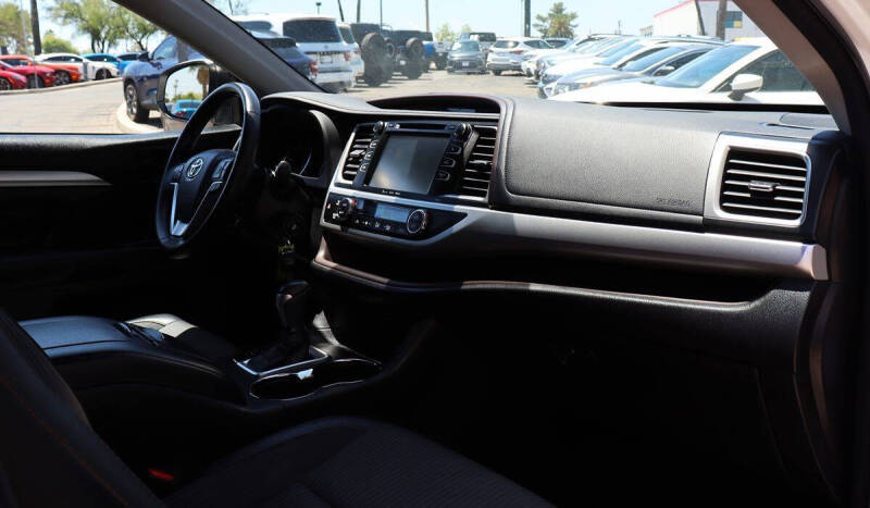 2017 Toyota Highlander LE Plus