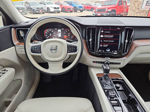 2021 Volvo XC60 T6 Momentum