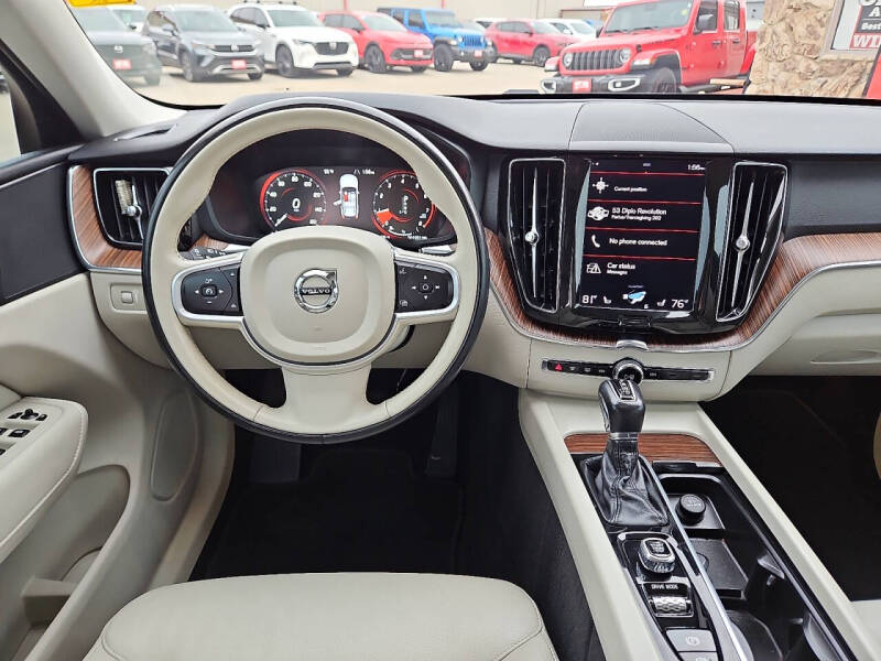 2021 Volvo XC60 T6 Momentum