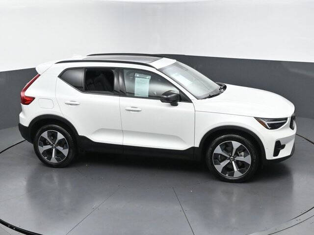 2026 Volvo XC40 B5 Plus