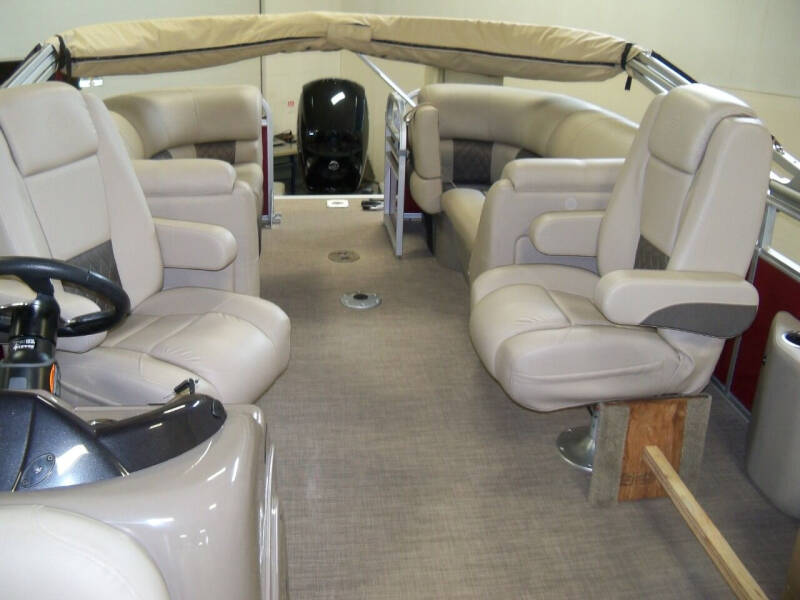 2023 Sun Tracker Party Barge 22 XP3