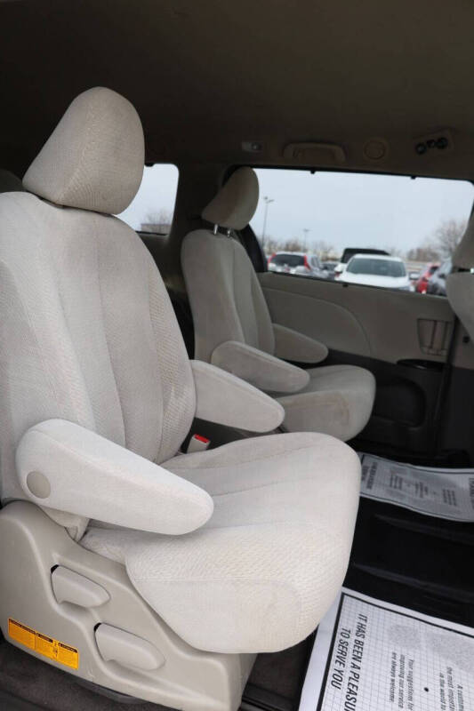 2011 Toyota Sienna LE 7-Passenger