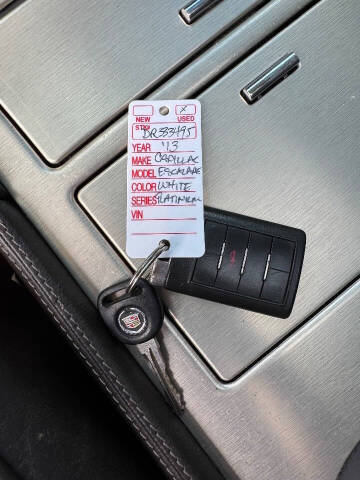 2013 Cadillac Escalade Platinum Edition