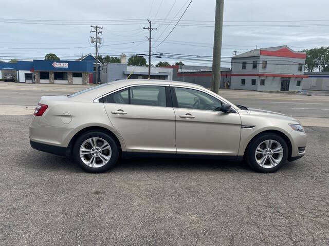 2018 Ford Taurus SE