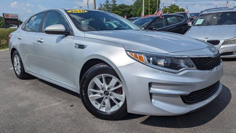 2018 Kia Optima LX's photo