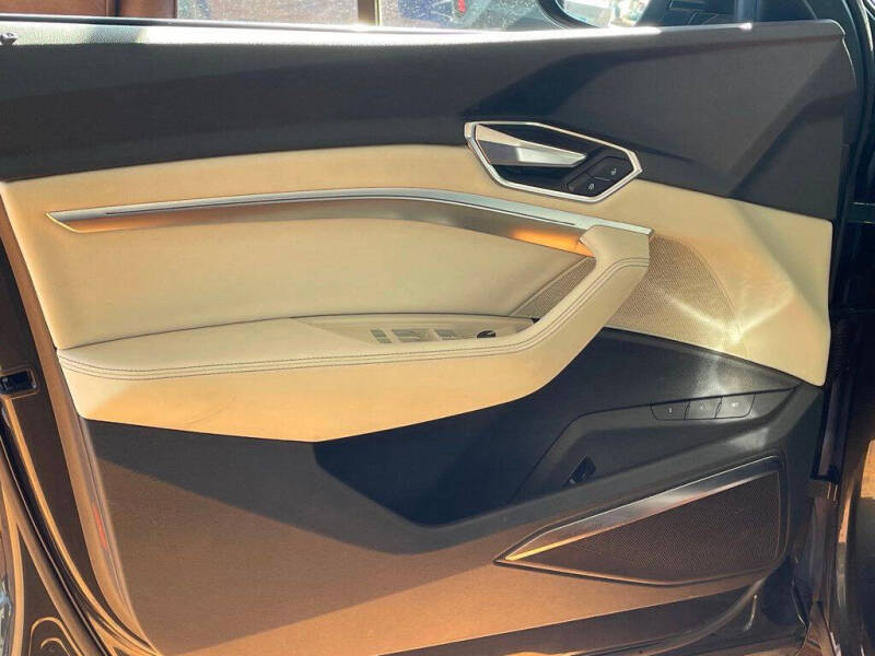 2019 Audi e-tron quattro Premium Plus