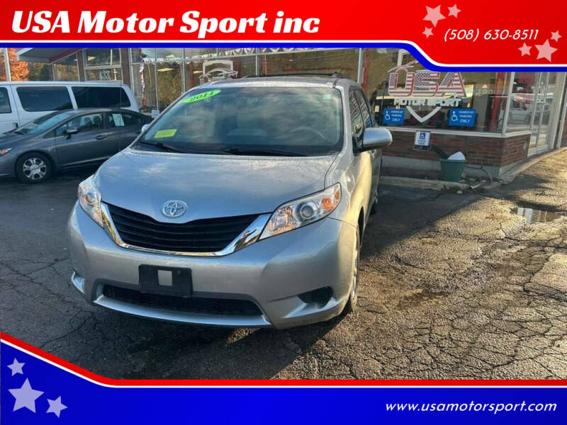 2011 Toyota Sienna LE's photo