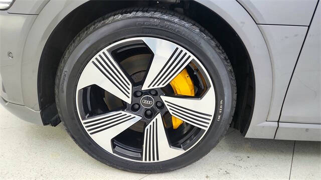 2022 Audi e-tron quattro Premium Plus