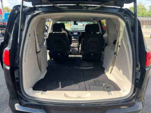 2022 Chrysler Voyager LX