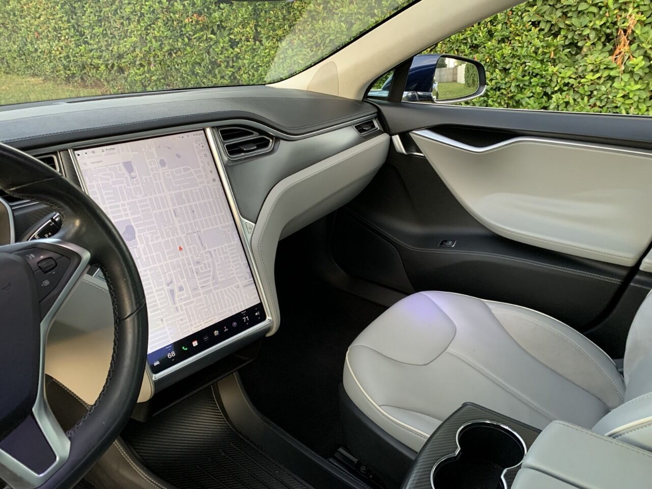 2014 Tesla Model S 38