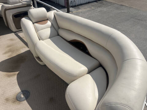 2011 Sun Tracker Regency Party Barge 22