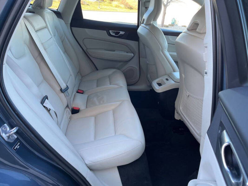 2020 Volvo XC60 T5 Momentum