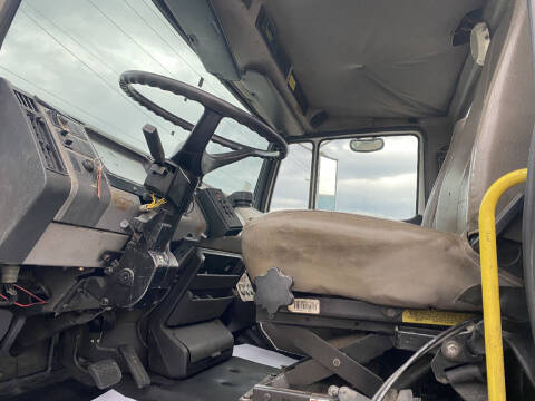 2003 Freightliner FL60