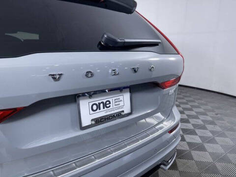 2025 Volvo XC60 B5 Ultra Dark Theme