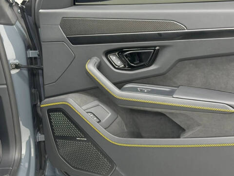 2025 Lamborghini Urus SE