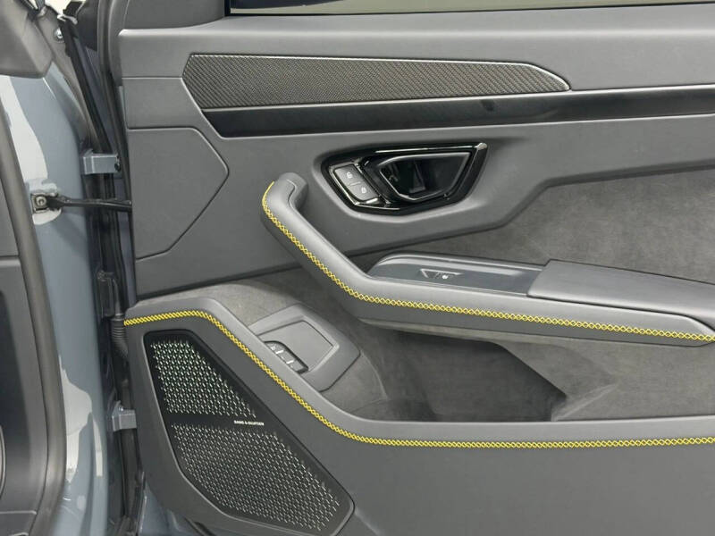 2025 Lamborghini Urus SE