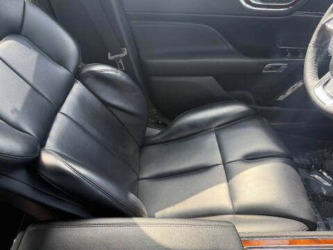 2017 Lincoln Continental Premiere