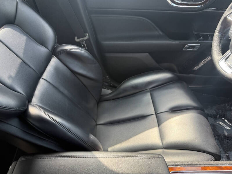 2017 Lincoln Continental Premiere