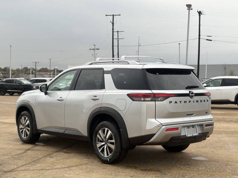2025 Nissan Pathfinder SL