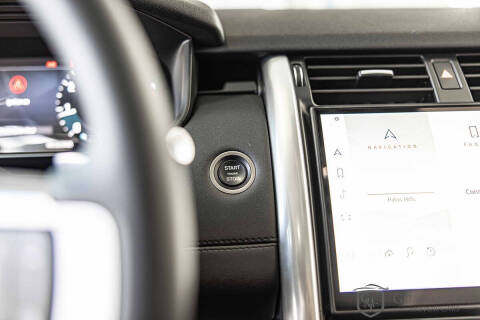 2024 Land Rover Discovery P300 S