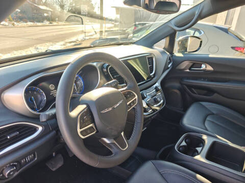 2025 Chrysler Pacifica Select