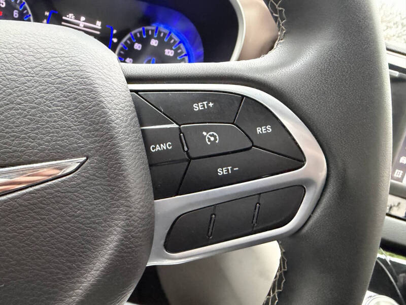 2023 Chrysler Voyager LX