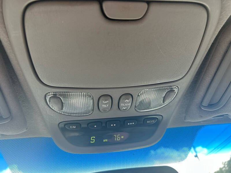 2005 Toyota Sequoia SR5