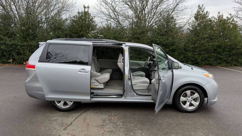 2014 Toyota Sienna LE 8-Passenger