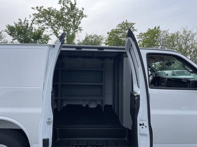 2025 Chevrolet Express 2500