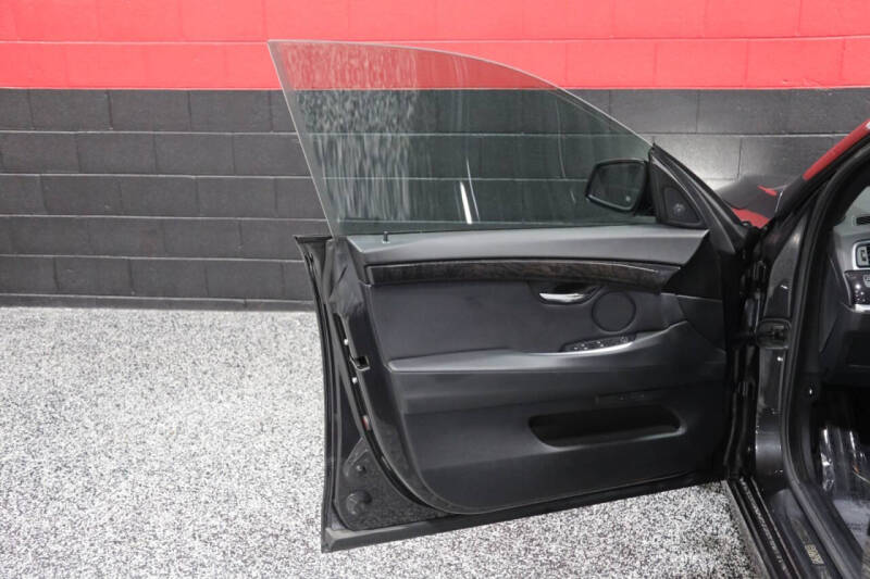 2013 BMW 5 Series 550i xDrive Gran Turismo